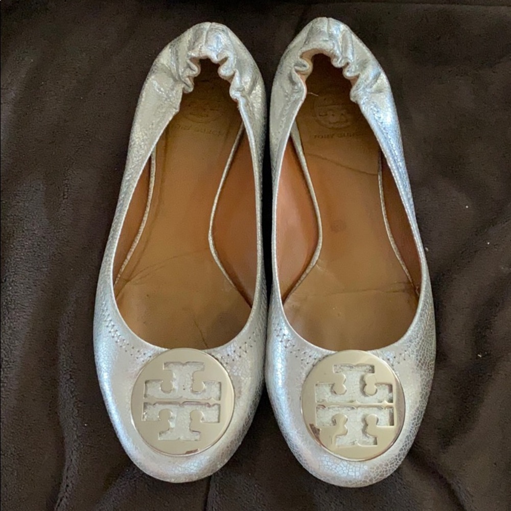 Tory Burch Reva flats in textured silver 8.5